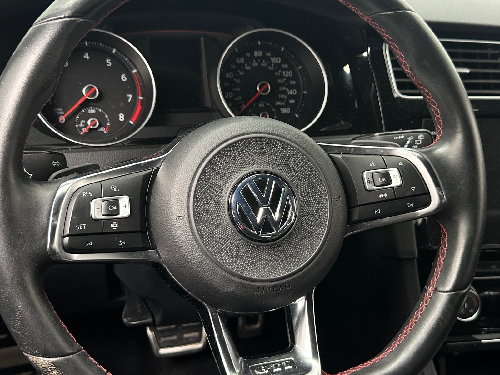 Thumbnail: 2019 Volkswagen Golf - 4