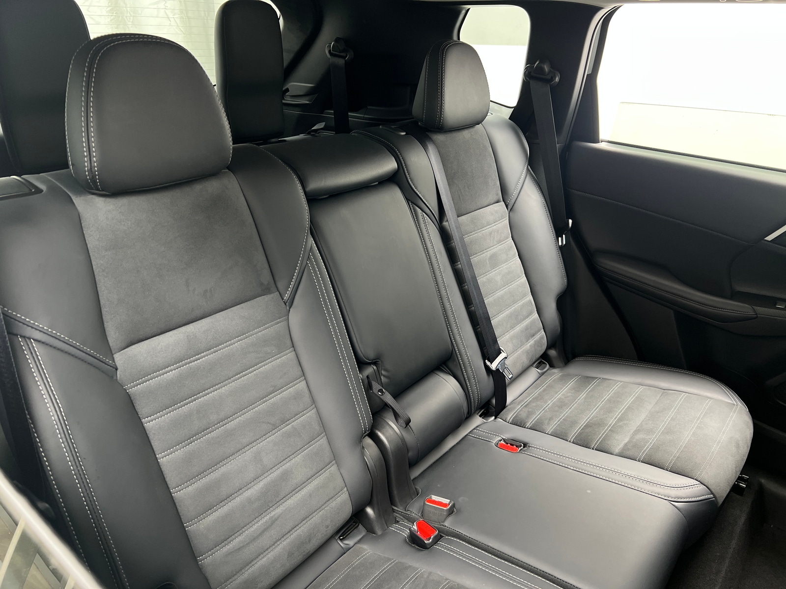 Thumbnail: 2024 Mitsubishi Outlander - 5