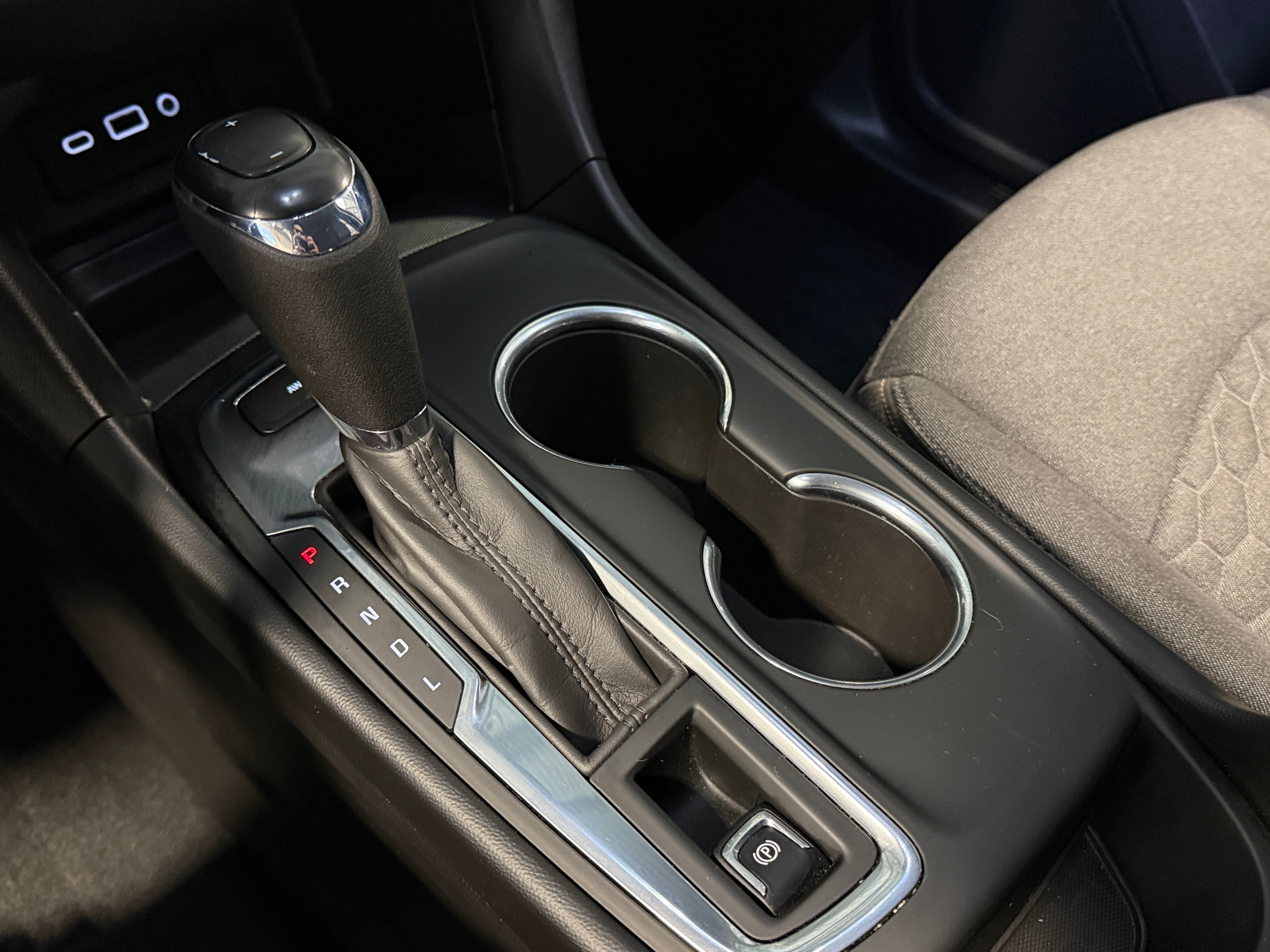 Used 2020 Chevrolet Equinox LT with VIN 2GNAXUEV4L6176144 for sale in Eagan, Minnesota