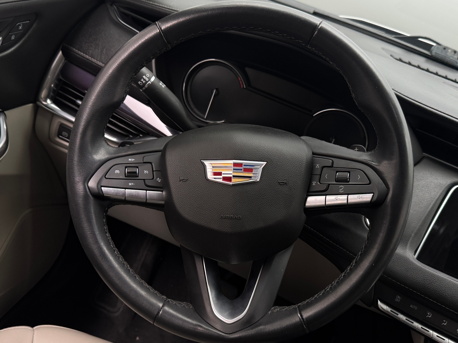 Thumbnail: 2021 Cadillac XT4 - 4