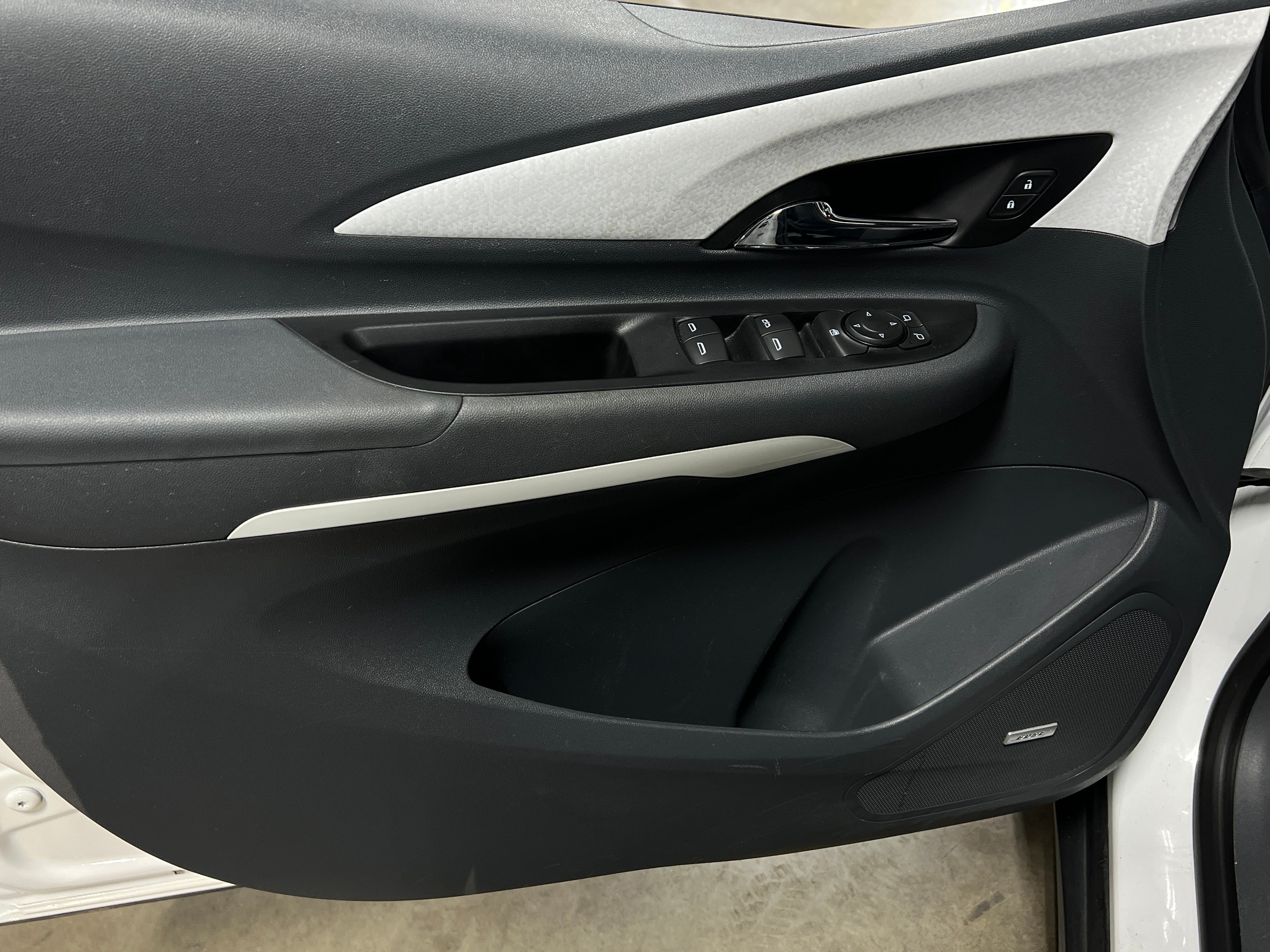 Used 2019 Chevrolet Bolt EV Premier with VIN 1G1FZ6S0XK4101860 for sale in Oak Creek, WI