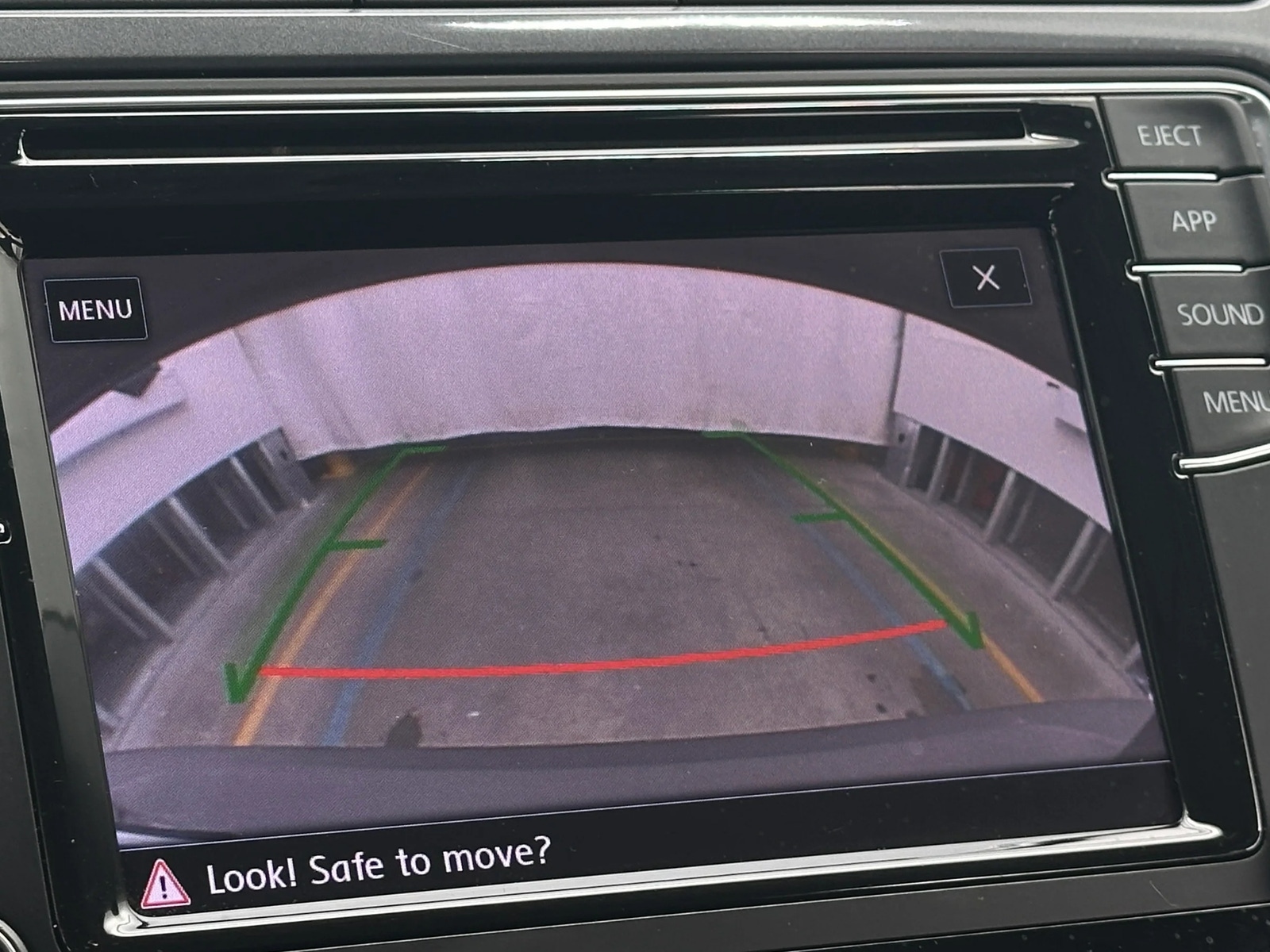 Thumbnail: 2018 Volkswagen Tiguan - 4