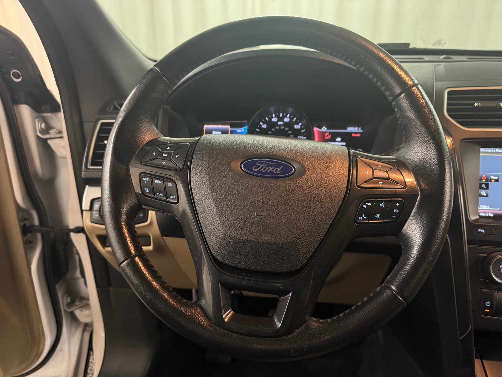 Thumbnail: 2016 Ford Explorer - 4