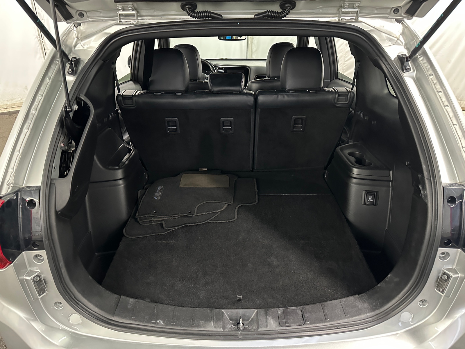 Thumbnail: 2022 Mitsubishi Outlander - 6