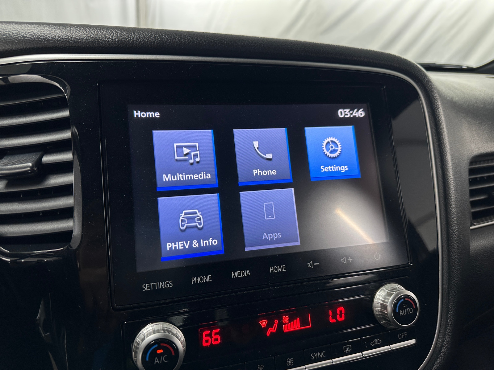 Thumbnail: 2022 Mitsubishi Outlander - 3