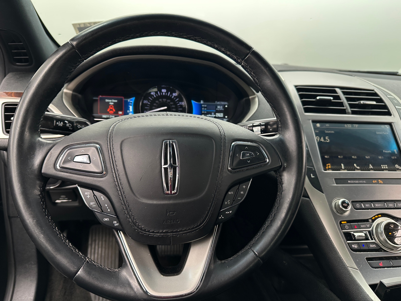 Thumbnail: 2019 Lincoln MKZ - 4