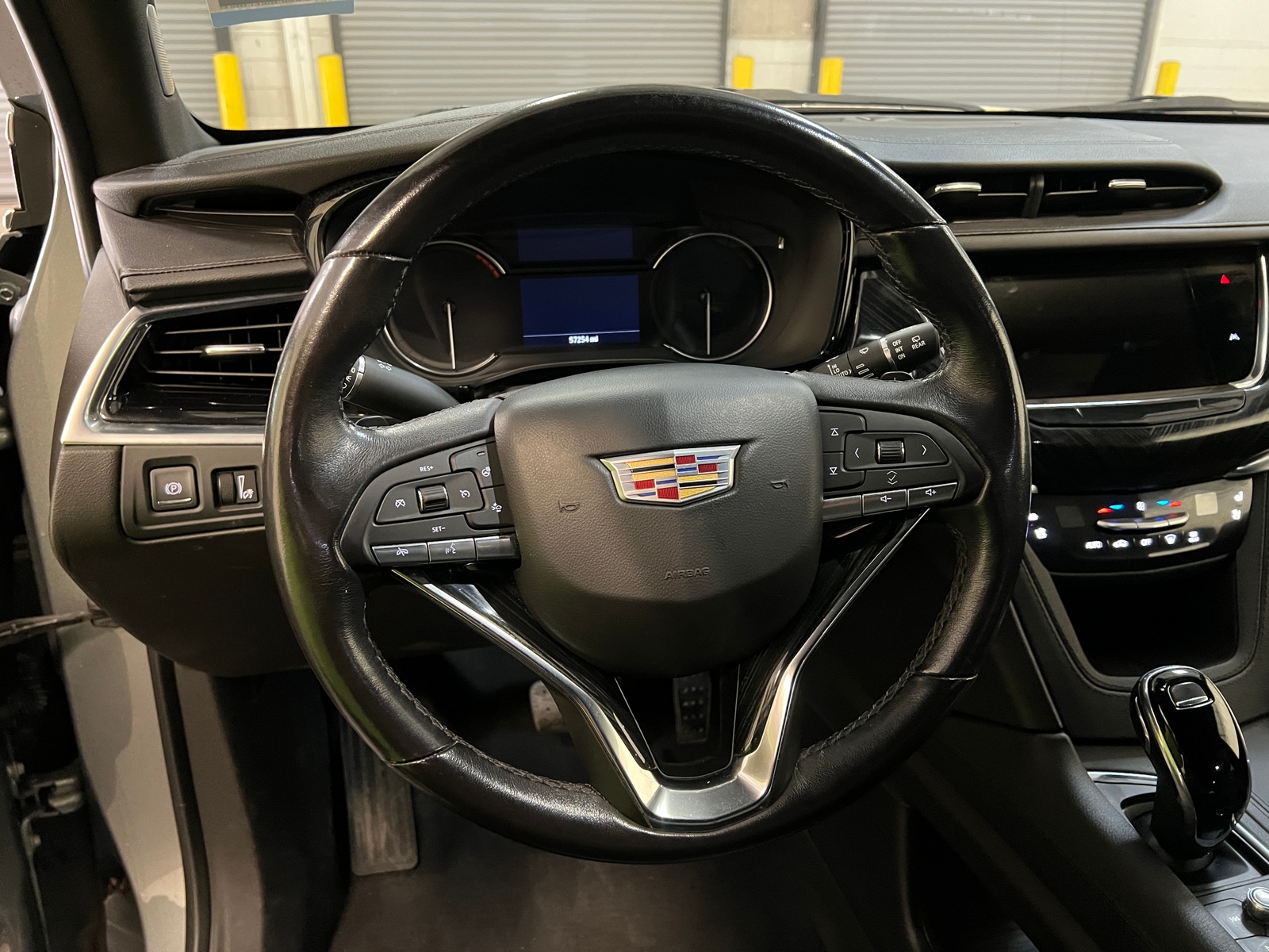 Thumbnail: 2023 Cadillac XT6 - 4