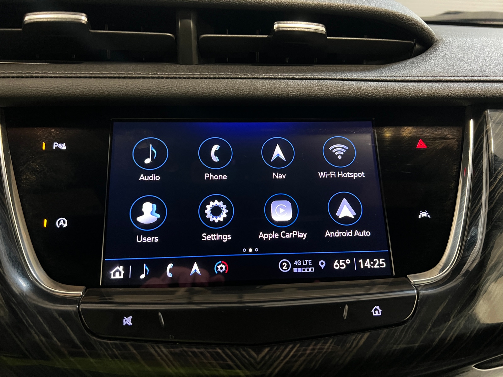 Thumbnail: 2023 Cadillac XT6 - 3