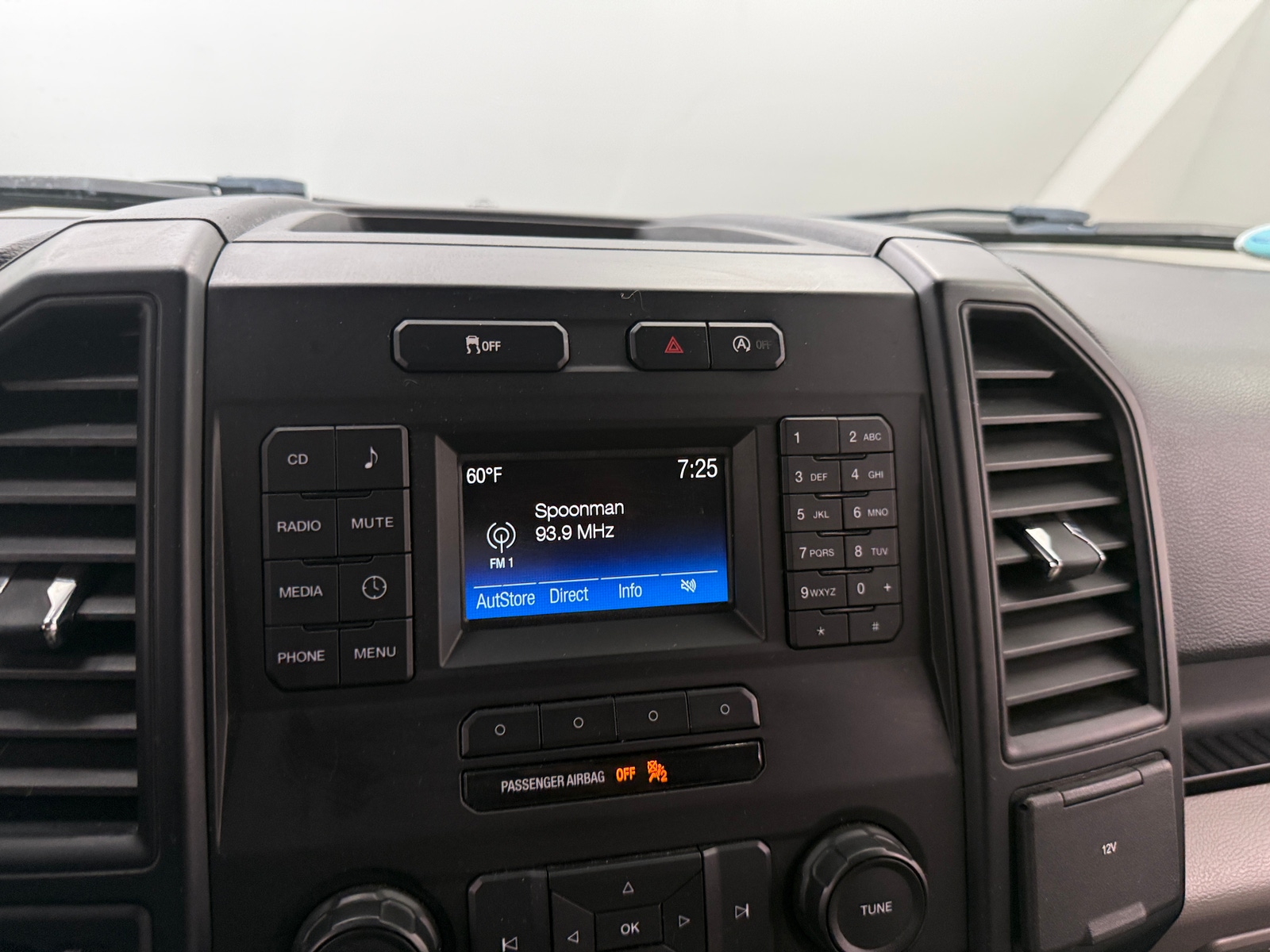 Thumbnail: 2015 Ford Econoline - 4