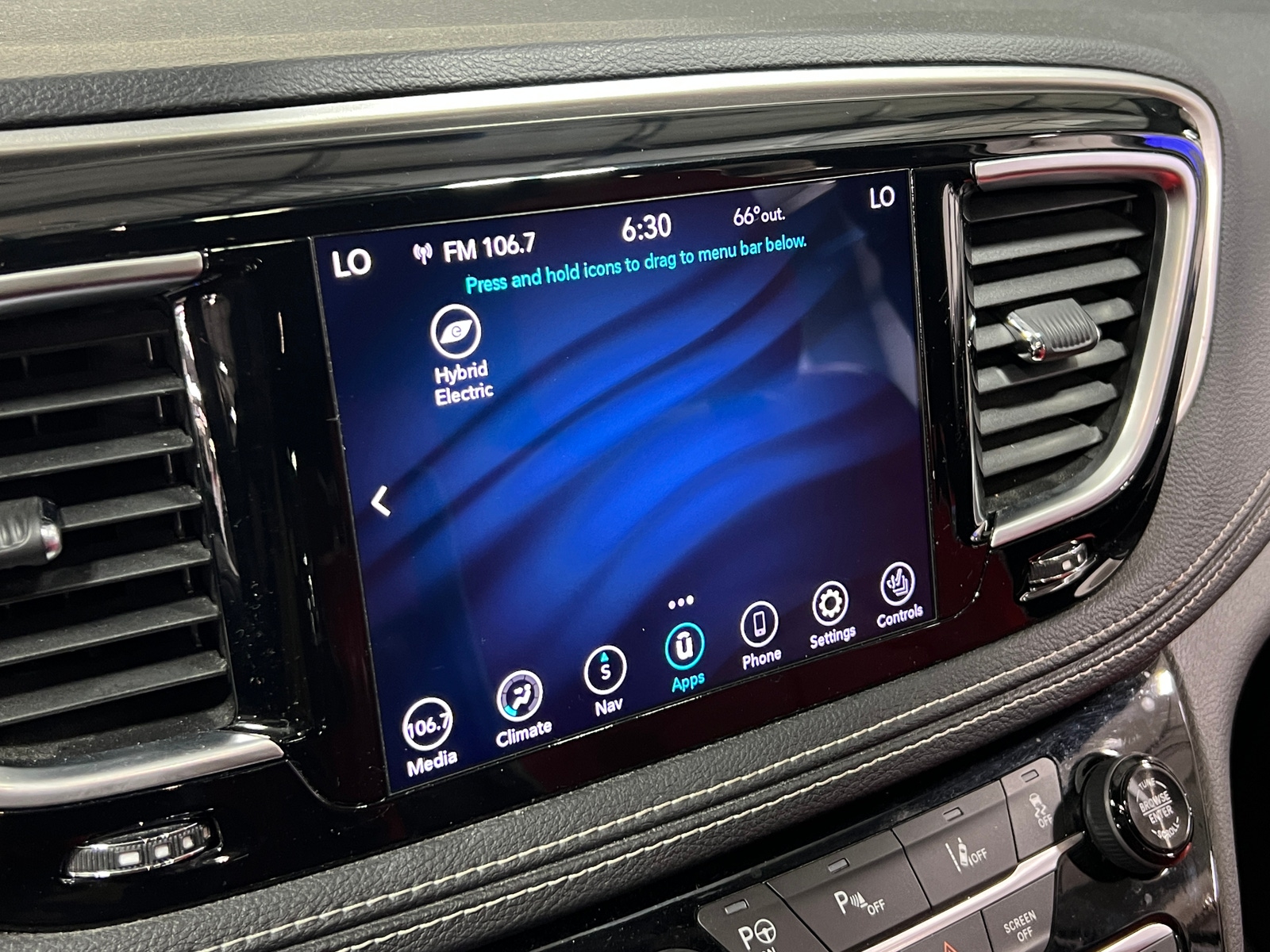 Thumbnail: 2020 Chrysler Pacifica - 3