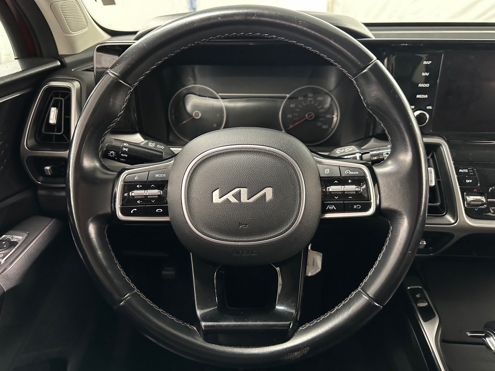 Thumbnail: 2022 Kia Sorento - 4