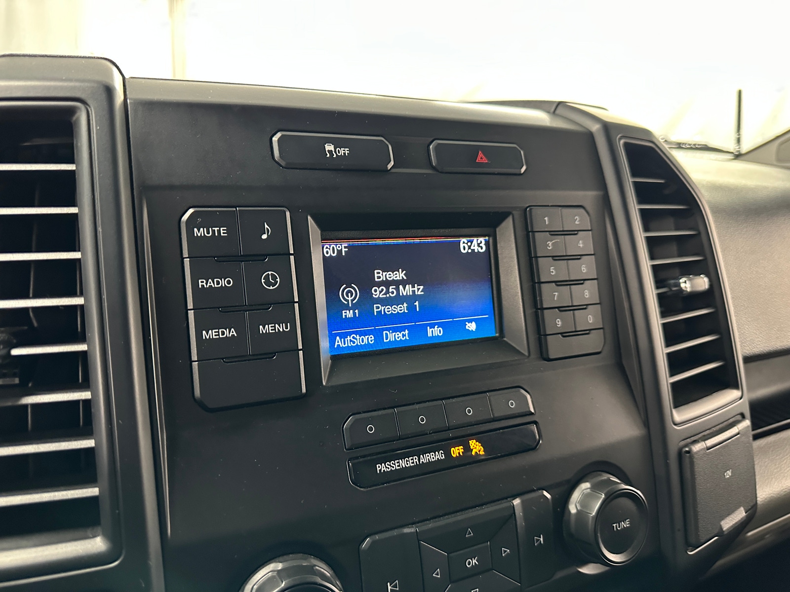 Thumbnail: 2016 Ford Econoline - 4