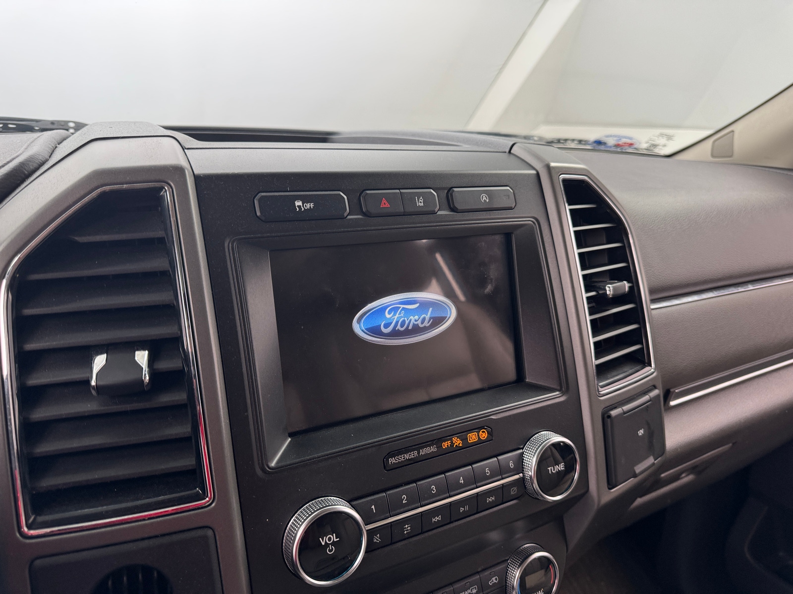 Thumbnail: 2020 Ford Expedition - 3