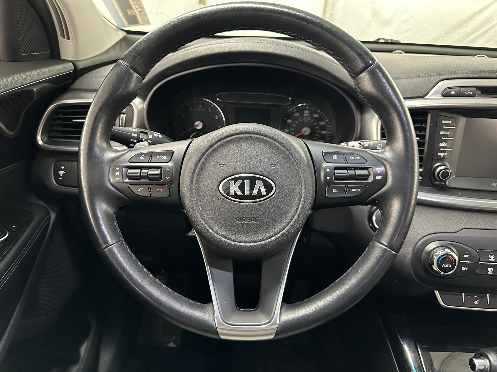 Thumbnail: 2017 Kia Sorento - 4