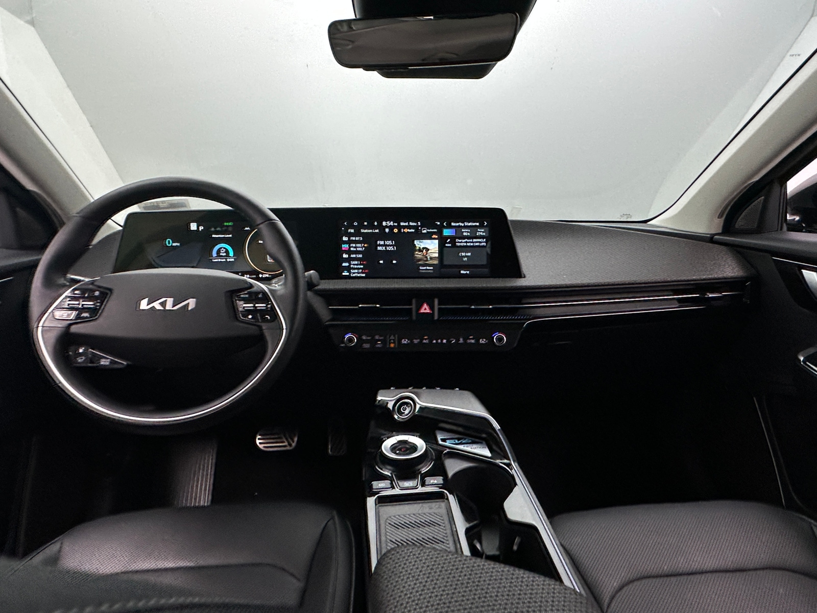 Thumbnail: 2022 Kia EV6 - 3