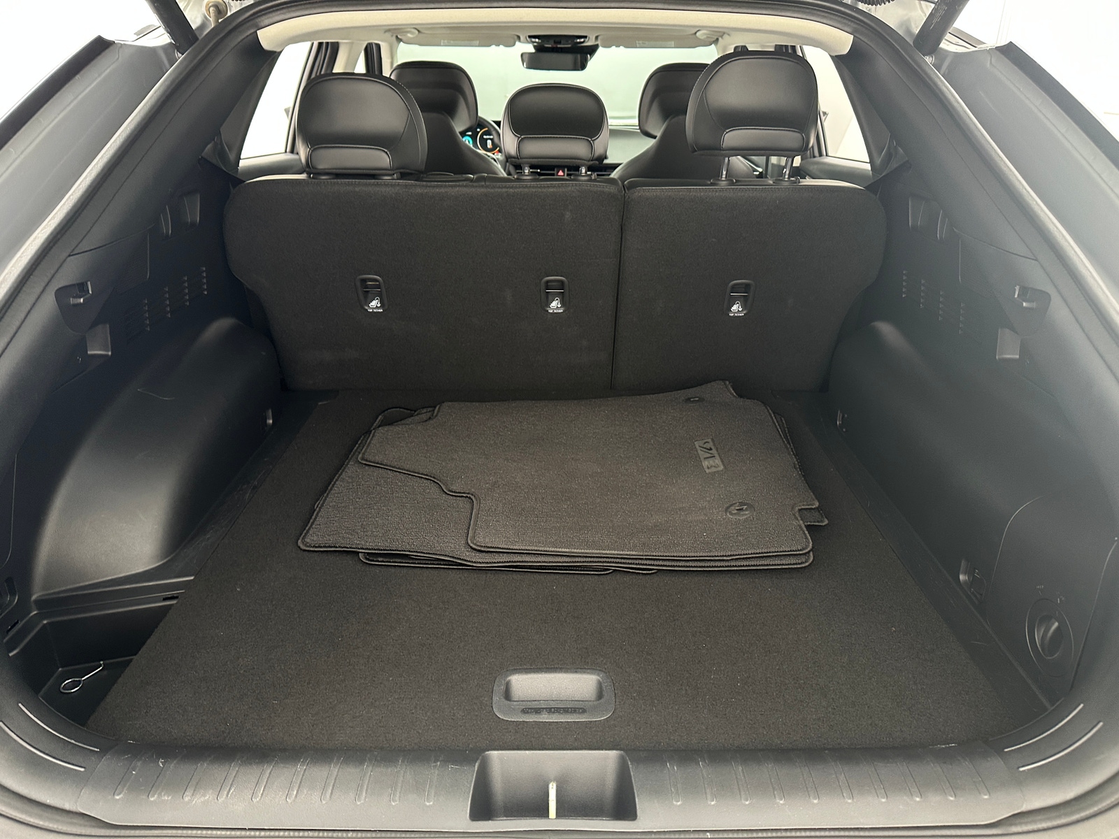 Thumbnail: 2022 Kia EV6 - 7