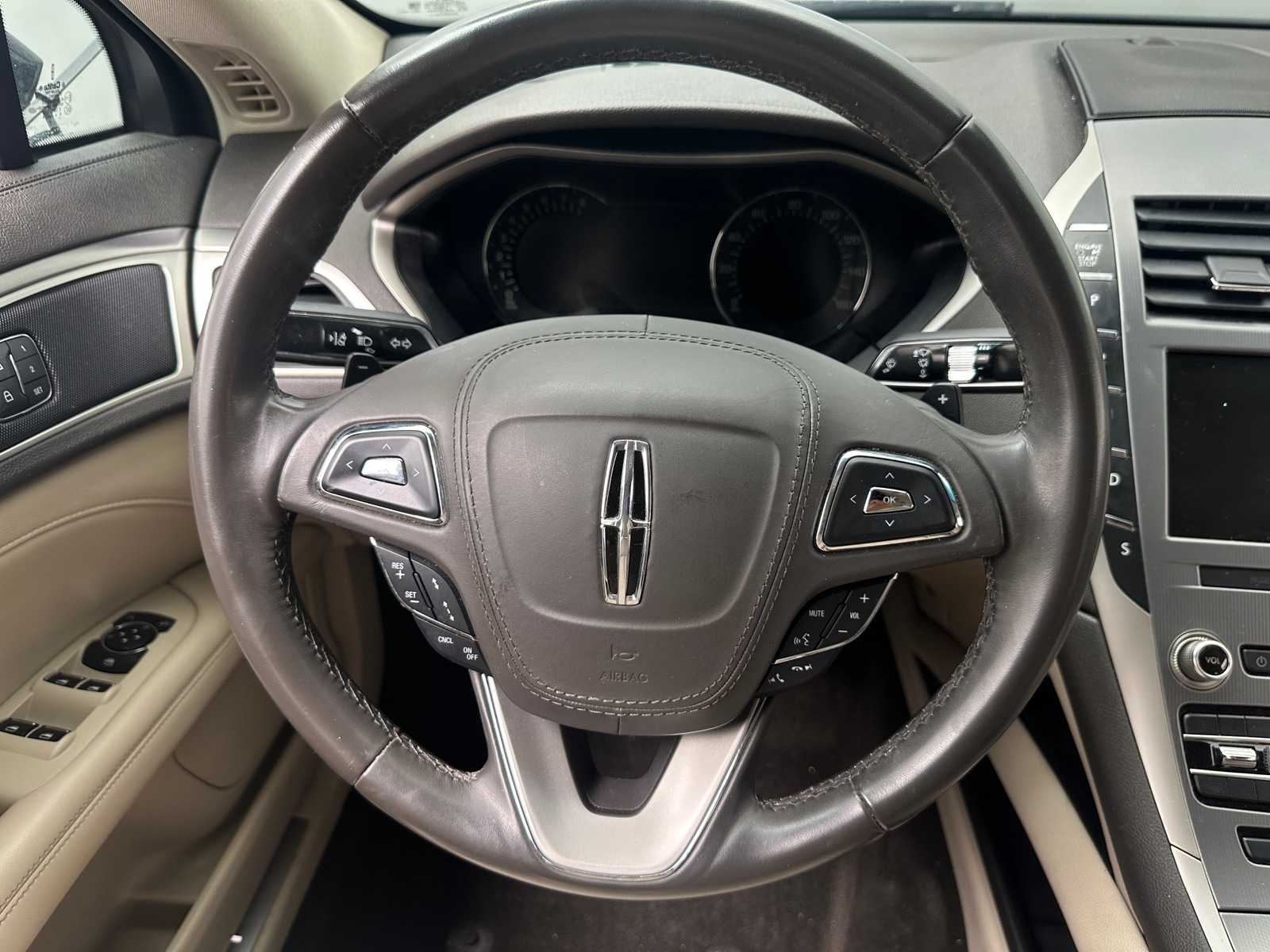 Thumbnail: 2020 Lincoln MKZ - 4