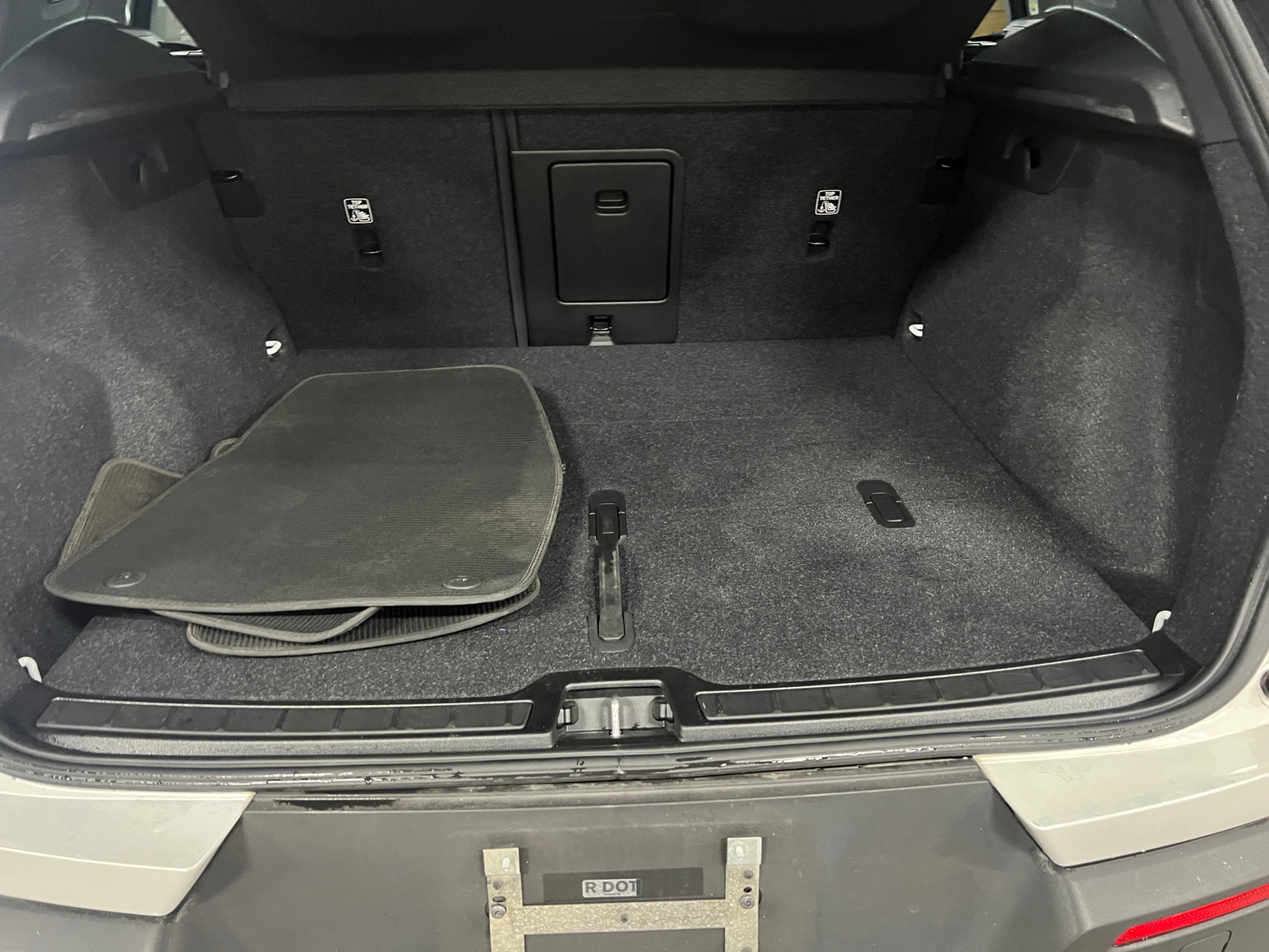 Thumbnail: 2021 Volvo XC40 - 6