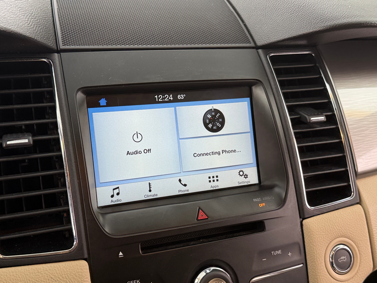 Thumbnail: 2016 Ford Taurus - 4