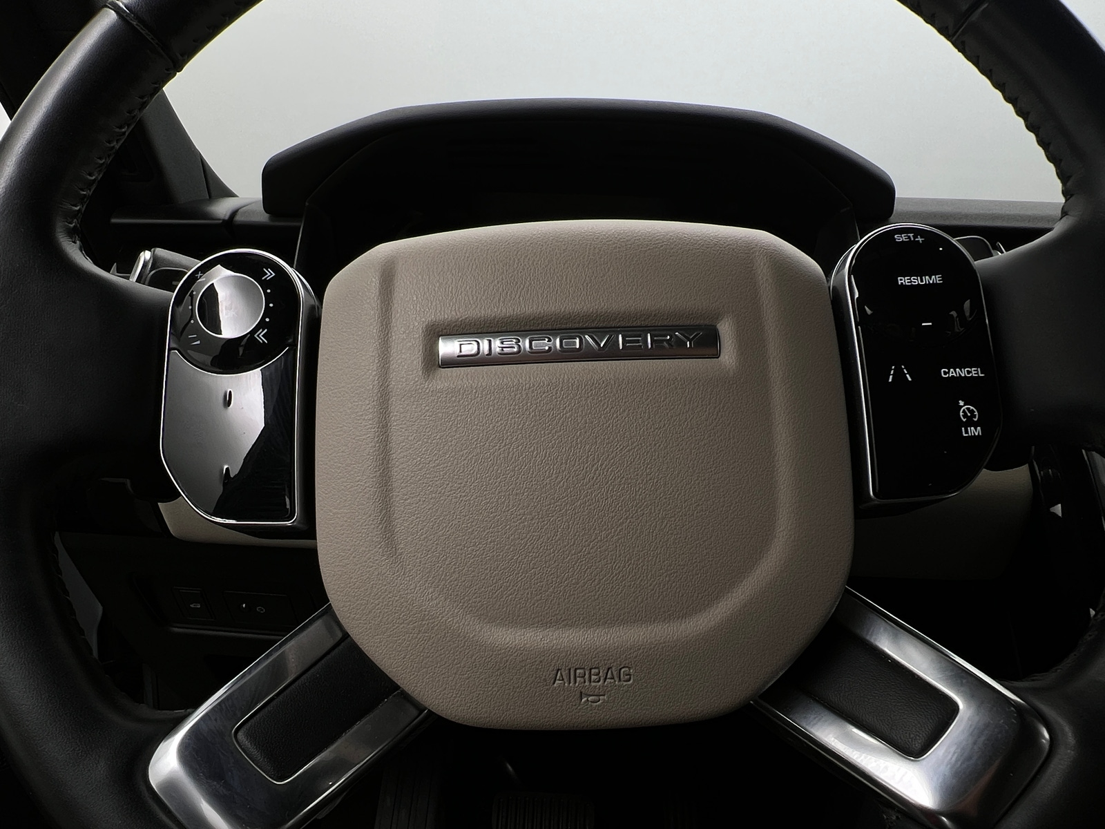 Thumbnail: 2019 Land Rover Discovery - 4