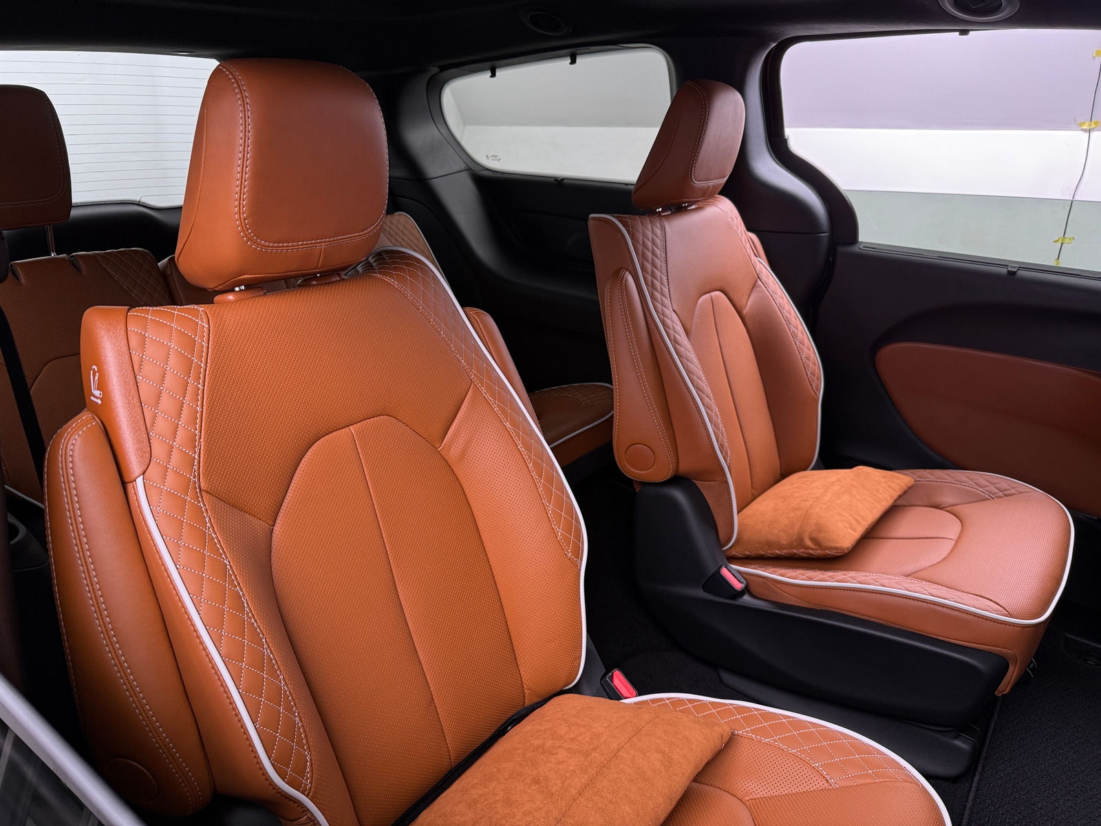 Thumbnail: 2026 Chrysler Pacifica - 5