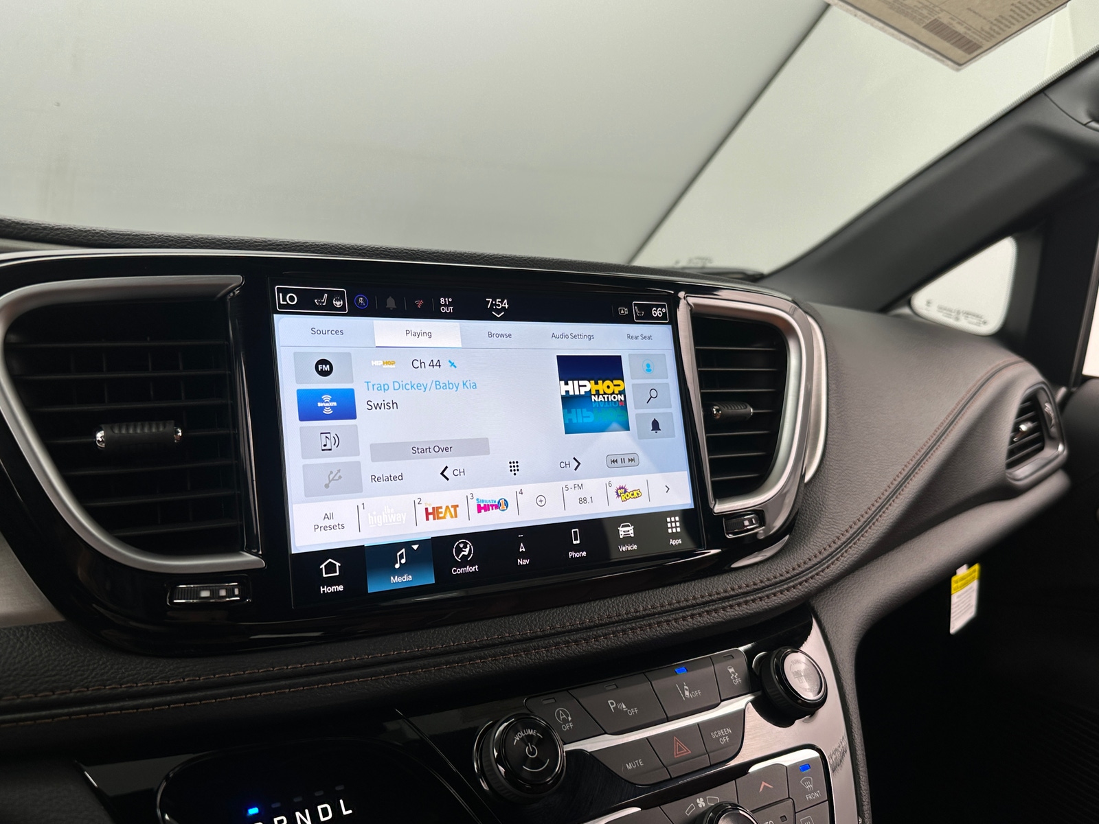 Thumbnail: 2026 Chrysler Pacifica - 3