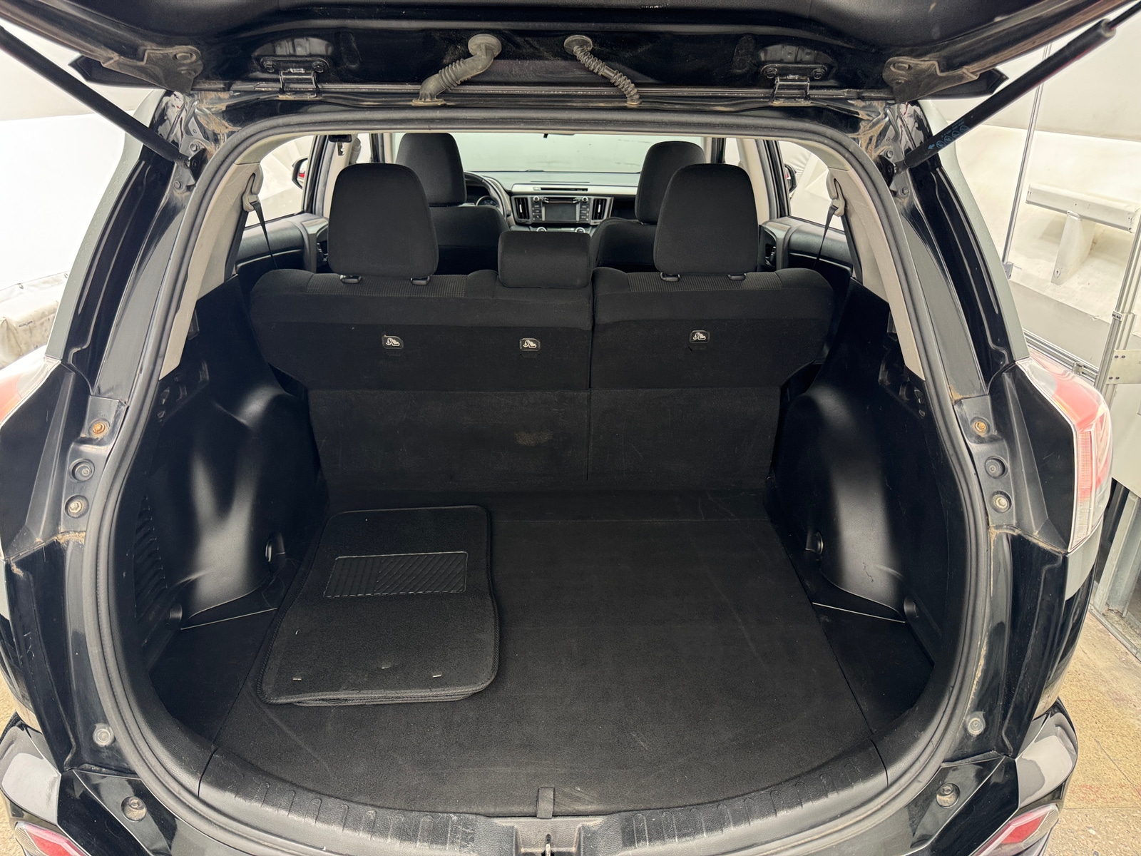 Thumbnail: 2018 Toyota RAV4 - 7