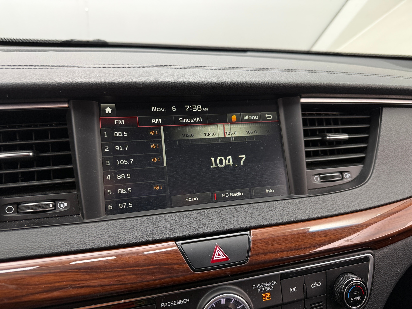 Thumbnail: 2018 Kia Cadenza - 3