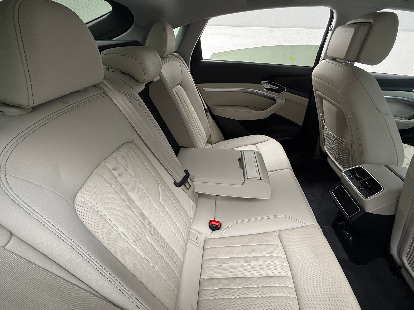 Thumbnail: 2021 Audi e-tron S - 5