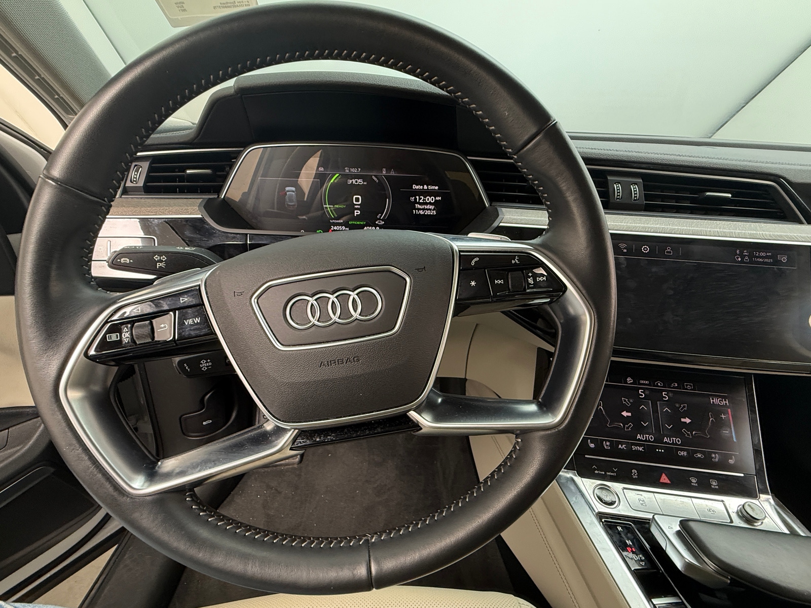 Thumbnail: 2021 Audi e-tron S - 4