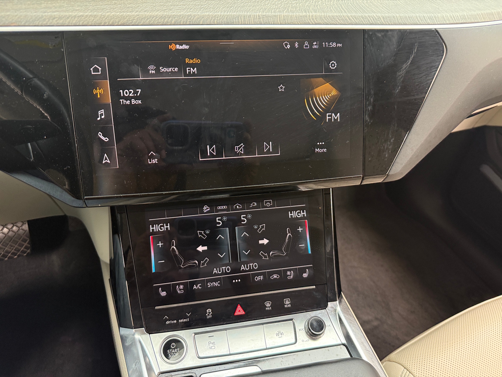 Thumbnail: 2021 Audi e-tron S - 3