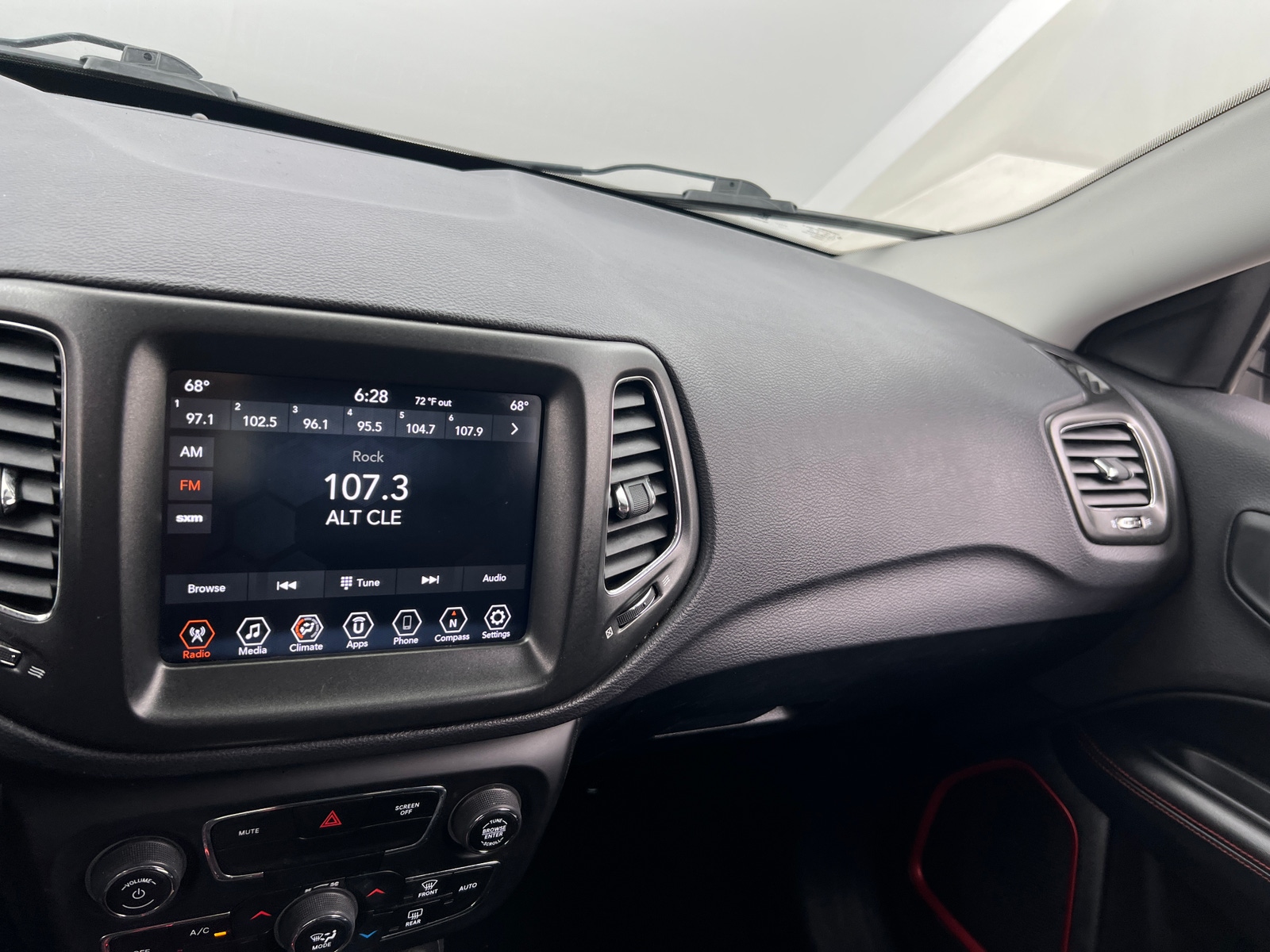 Thumbnail: 2018 Jeep Compass - 3