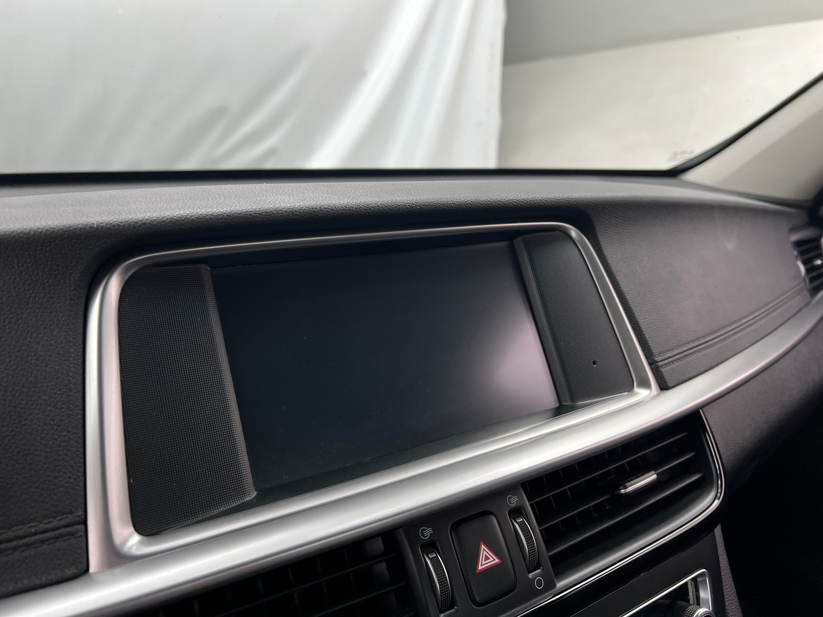 Thumbnail: 2020 Kia Optima - 3