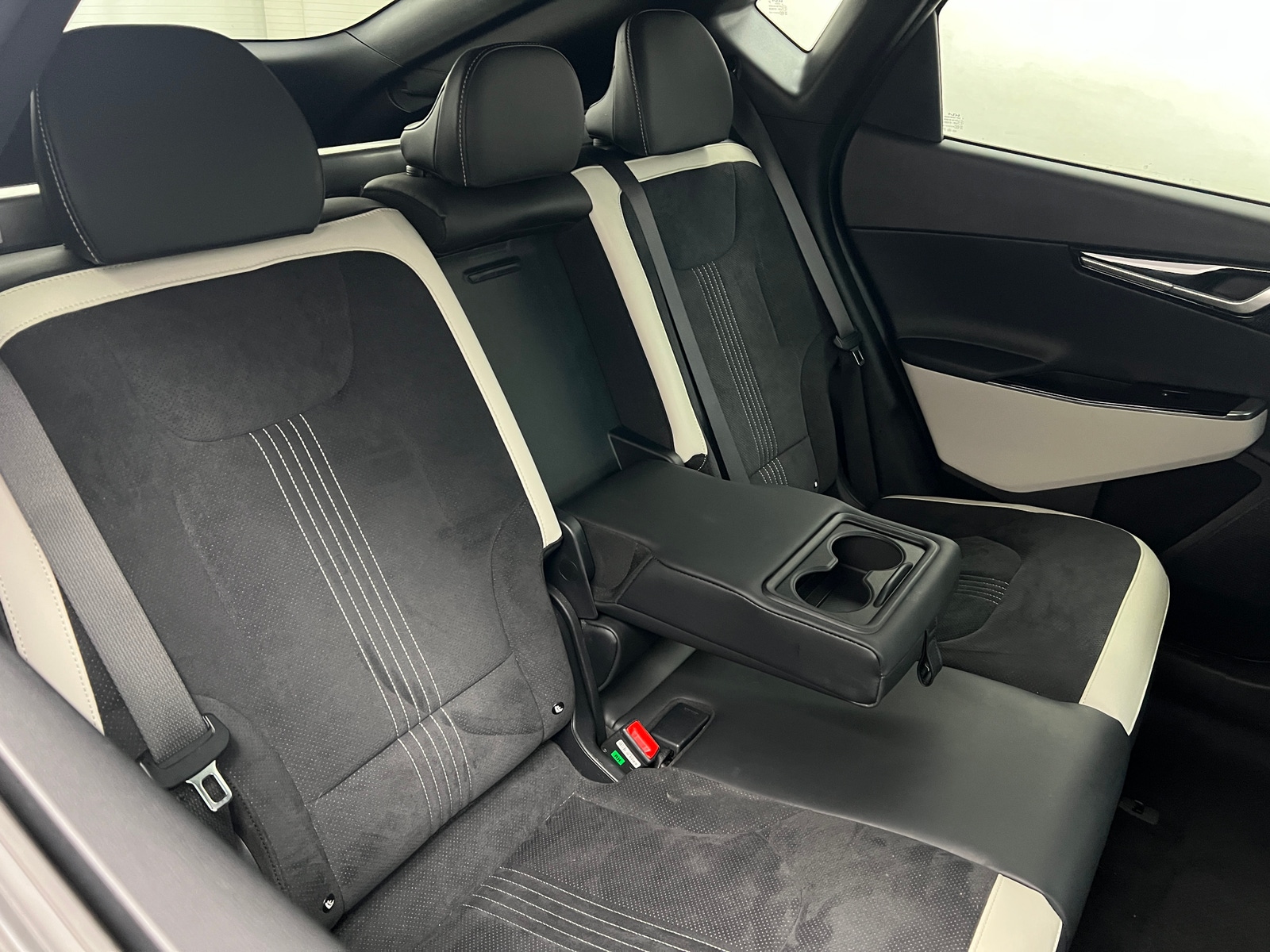 Thumbnail: 2022 Kia EV6 - 5