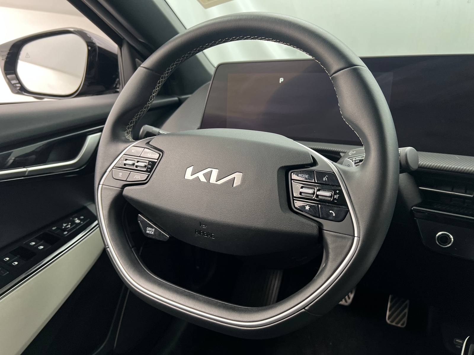 Thumbnail: 2022 Kia EV6 - 4