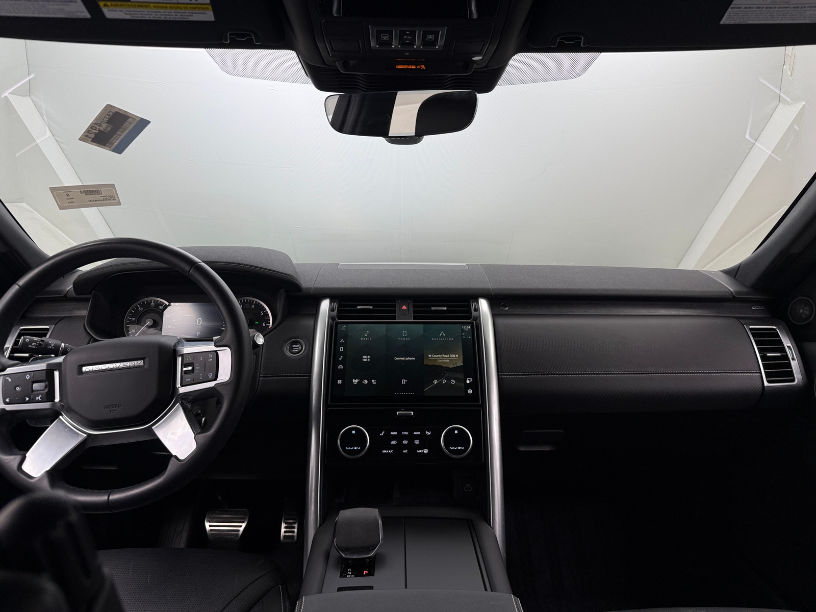 Thumbnail: 2023 Land Rover Discovery - 2