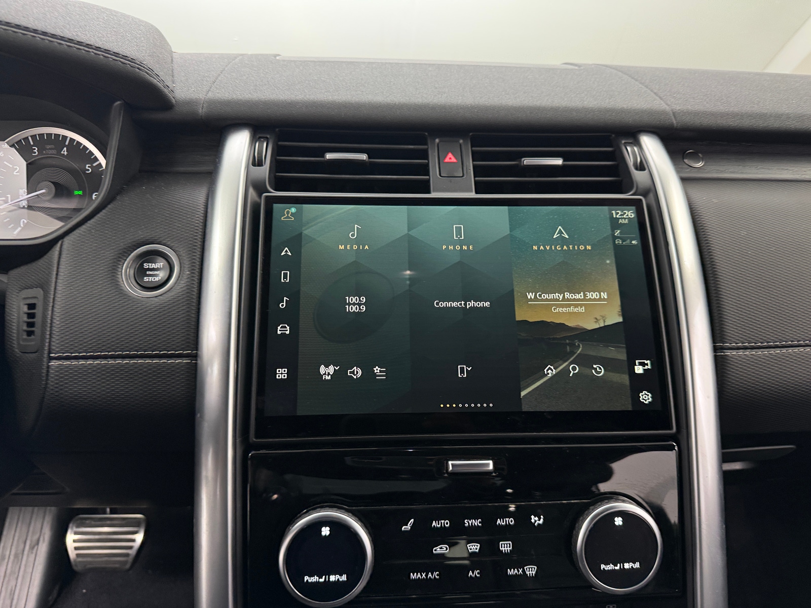 Thumbnail: 2023 Land Rover Discovery - 3