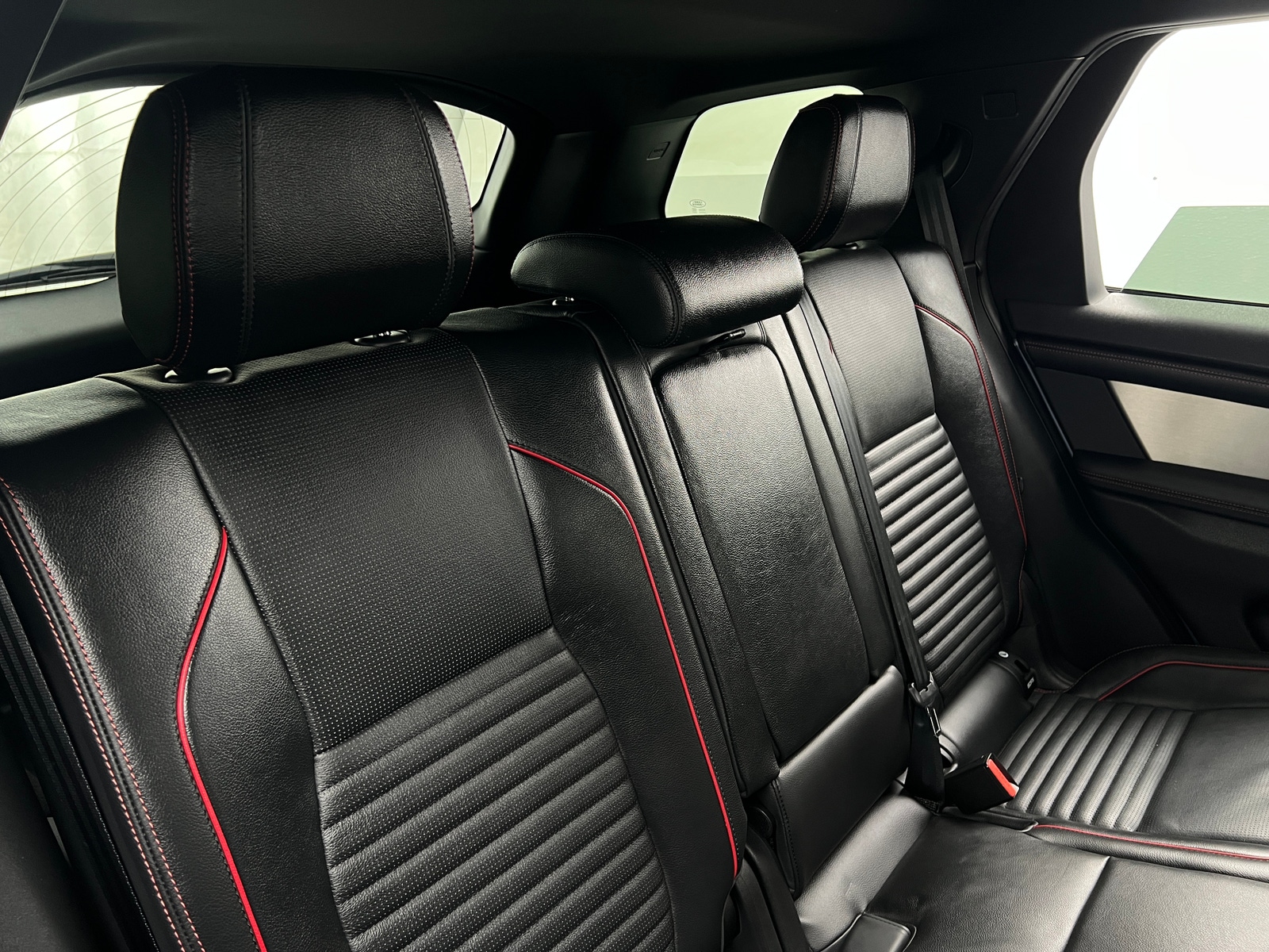 Thumbnail: 2021 Land Rover Discovery Sport - 5