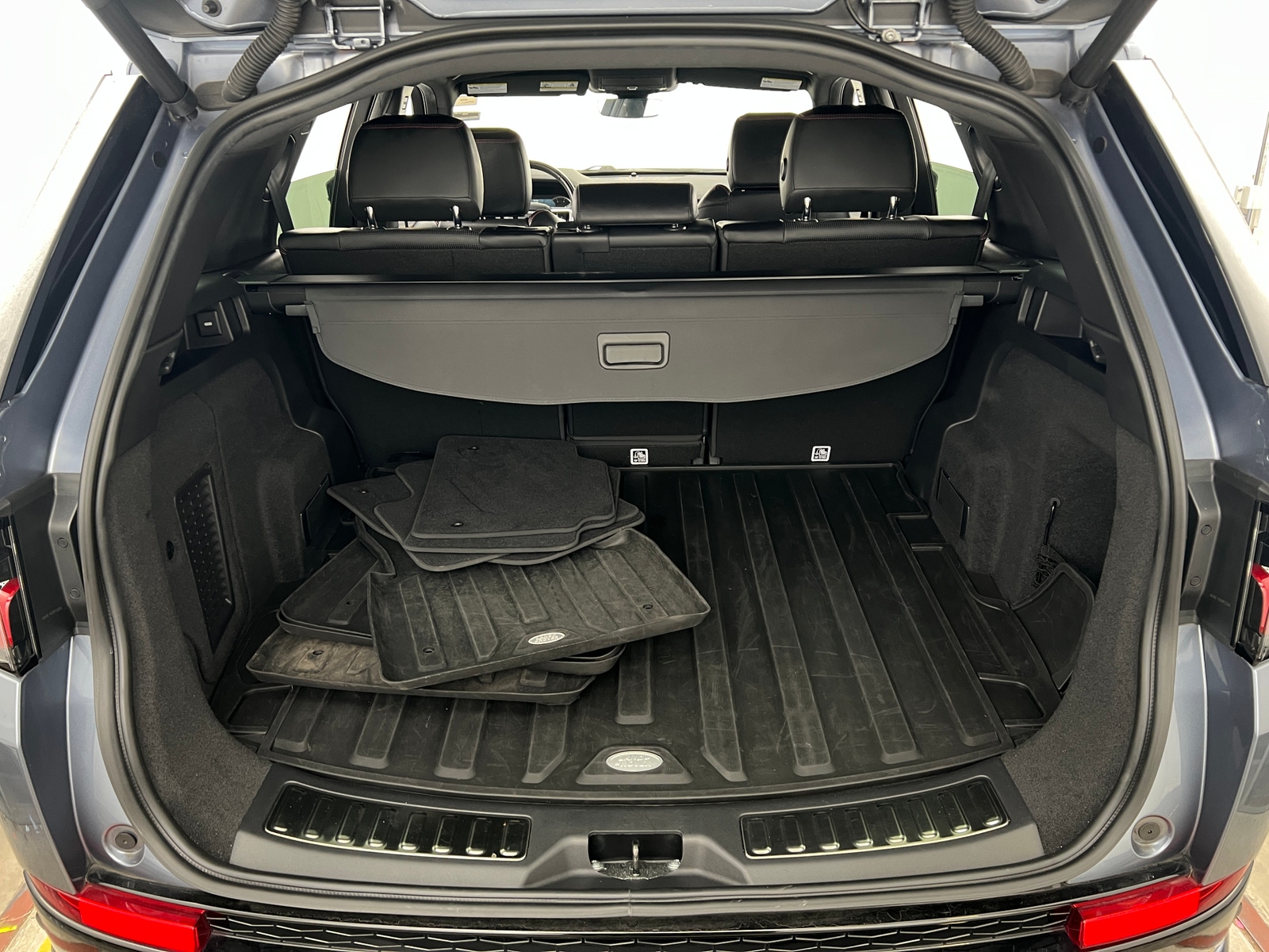 Thumbnail: 2021 Land Rover Discovery Sport - 6