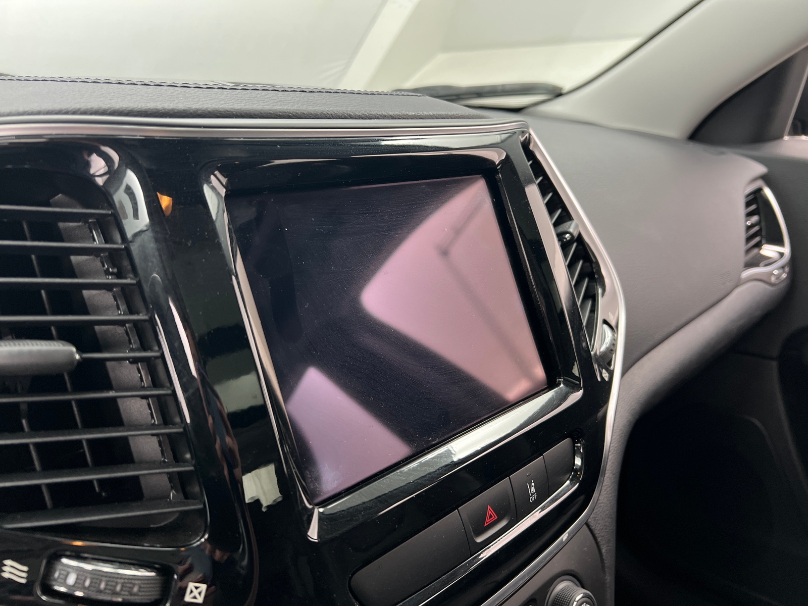 Thumbnail: 2022 Jeep Cherokee - 3