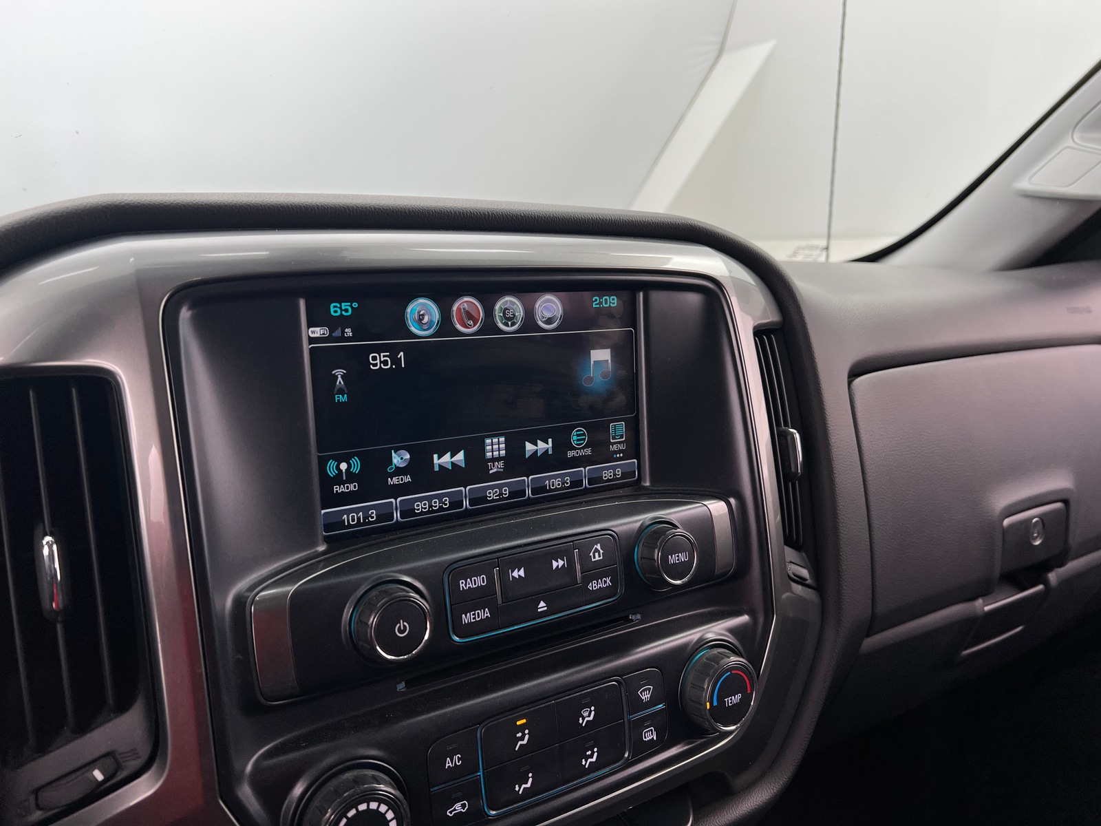 Thumbnail: 2018 Chevrolet Silverado 1500 - 4