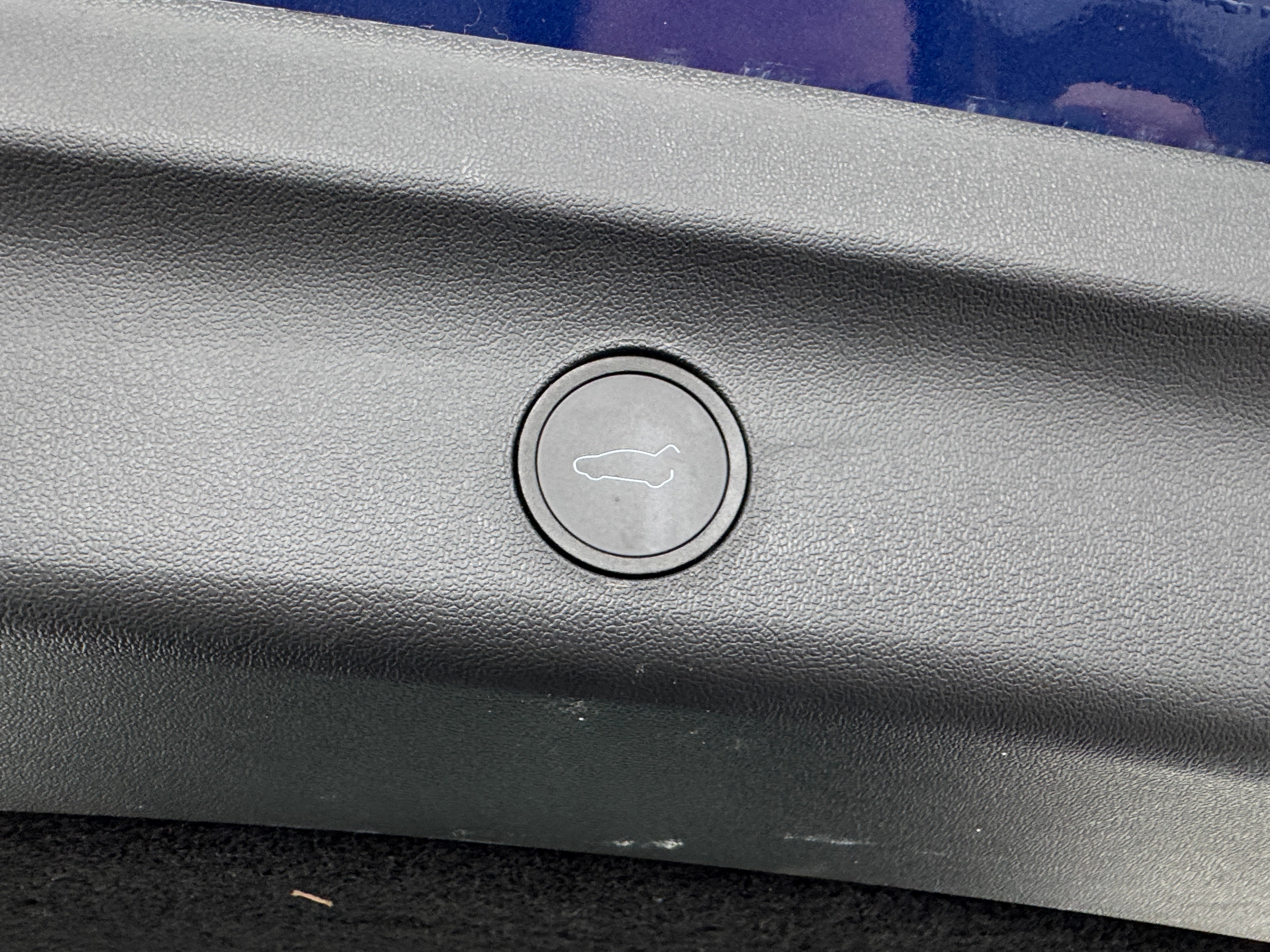 Used 2023 Tesla Model Y Long Range with VIN 7SAYGAEE0PF700964 for sale in Oak Creek, WI