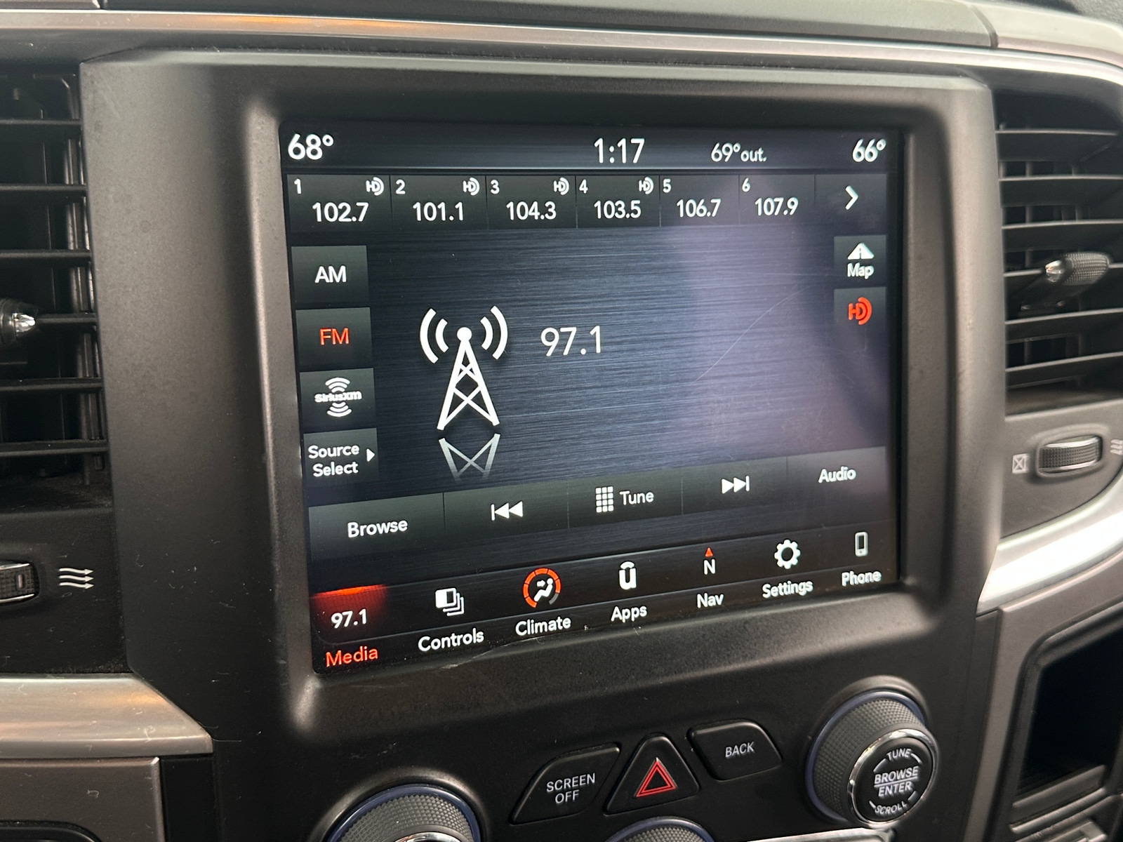 Thumbnail: 2023 RAM 1500 Classic - 4