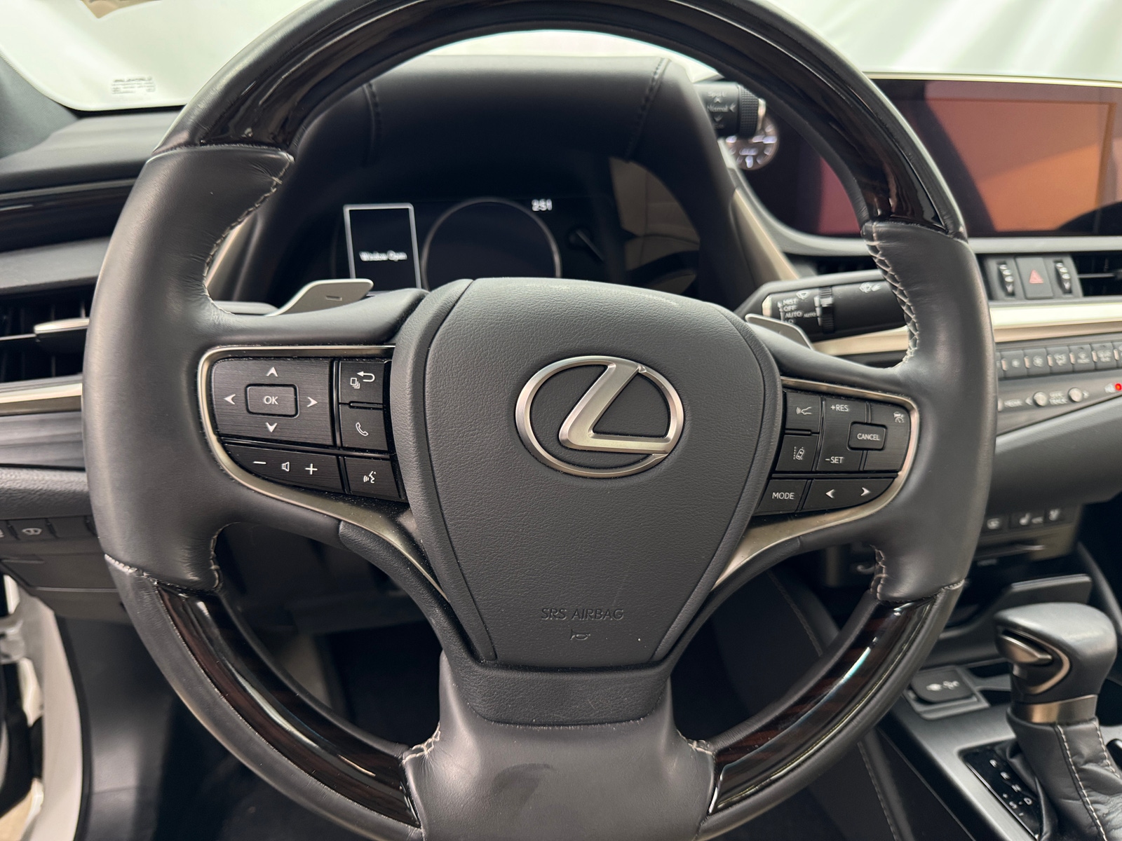 Thumbnail: 2020 Lexus ES - 4