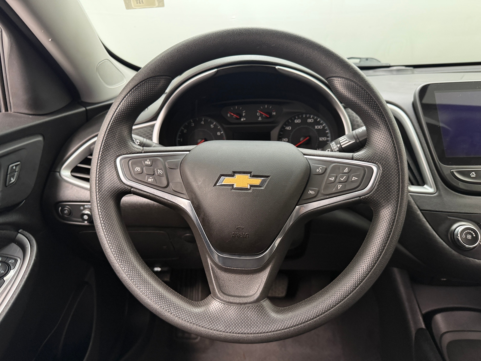 Thumbnail: 2020 Chevrolet Malibu - 5