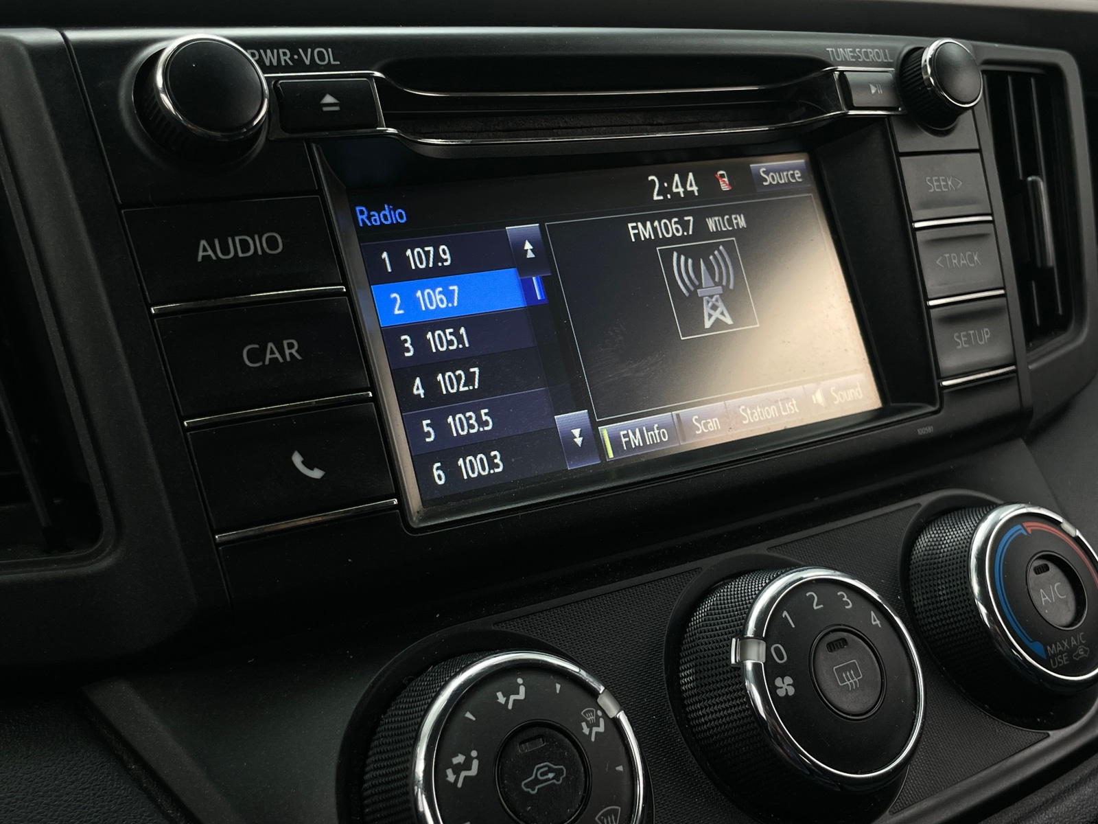 Thumbnail: 2017 Toyota RAV4 - 4