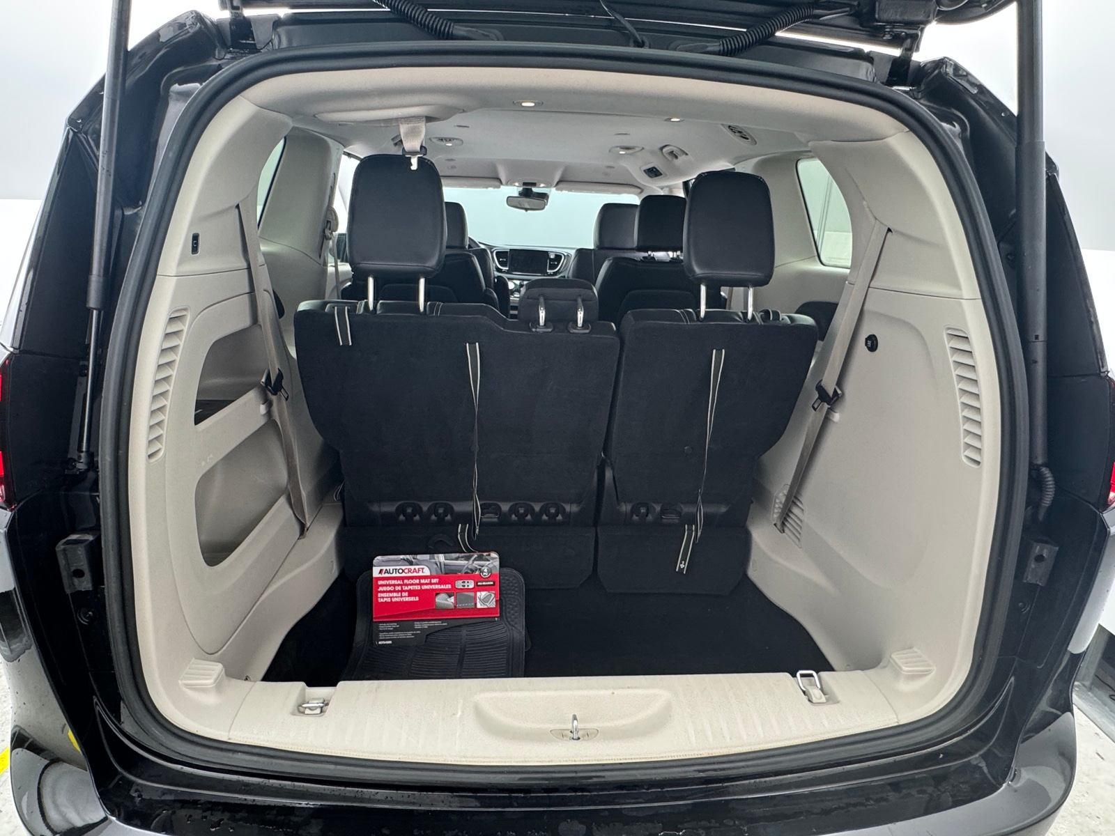 Thumbnail: 2023 Chrysler Pacifica - 6