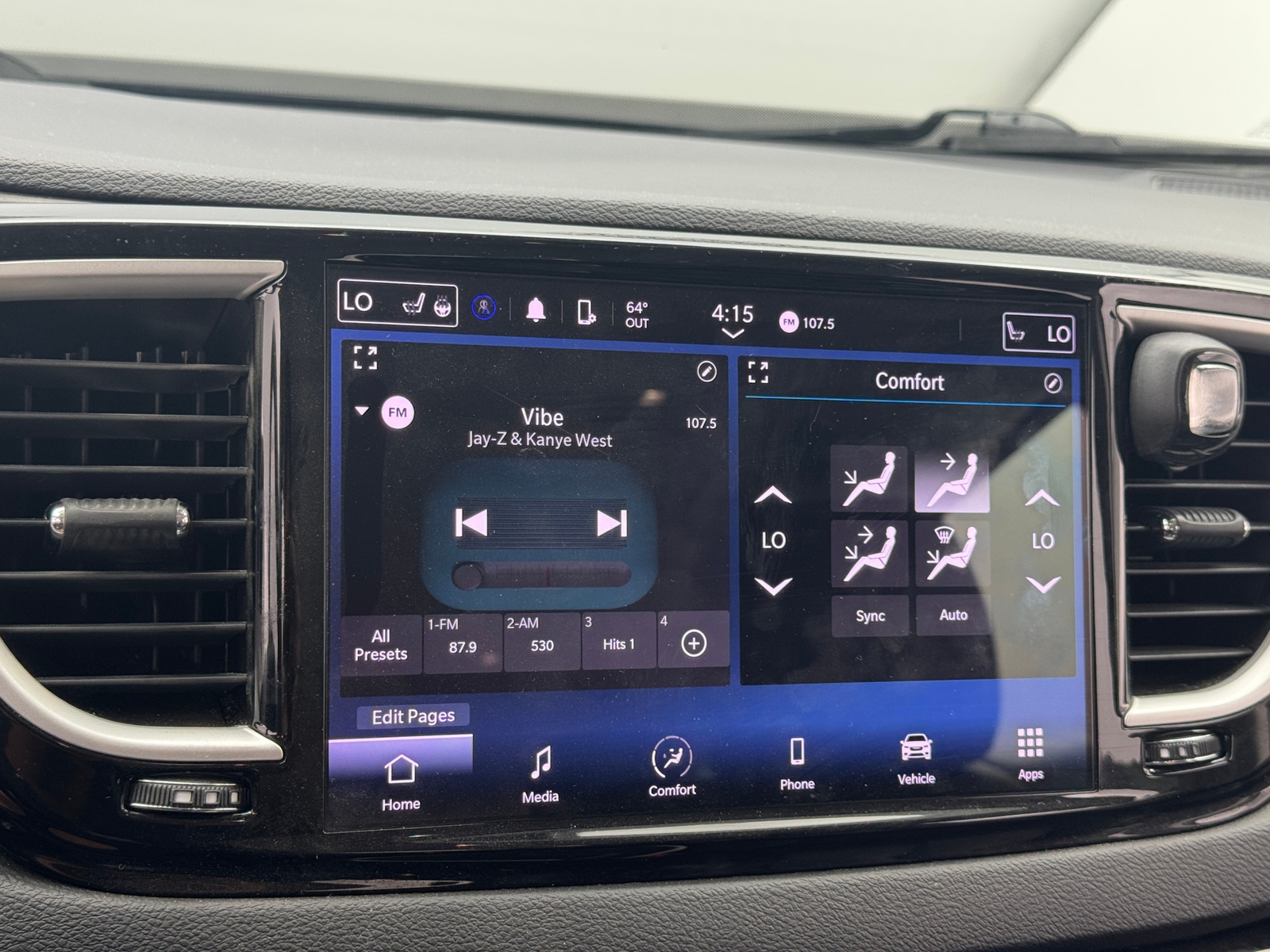 Thumbnail: 2023 Chrysler Pacifica - 3