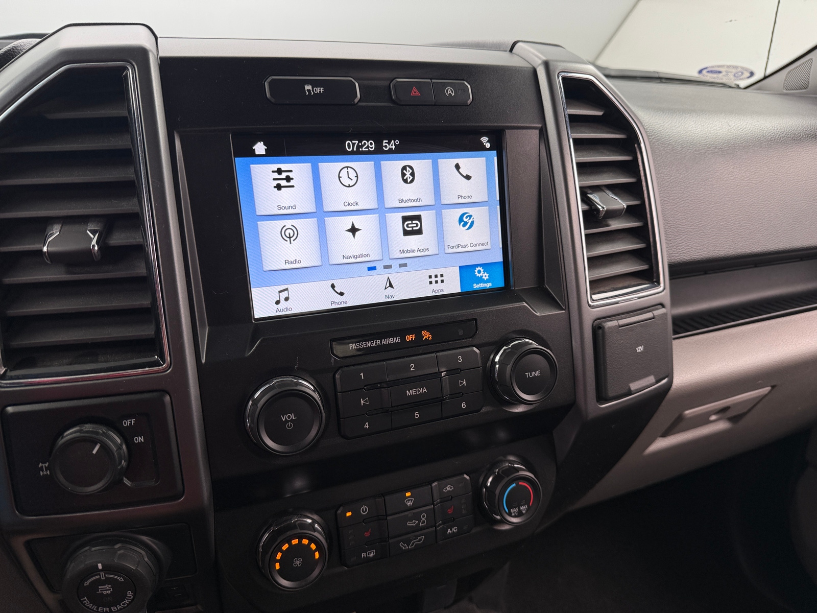 Thumbnail: 2019 Ford Econoline - 4