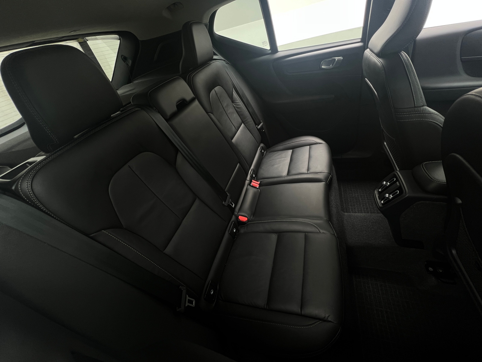 Thumbnail: 2023 Volvo XC40 - 6